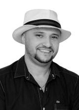 Dr Alvaro Martins