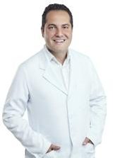 Dr. Ricardo Faria