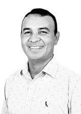 Professor Elton Tavares