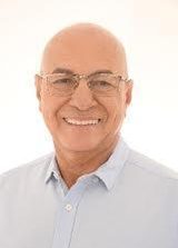 Professor Alcides